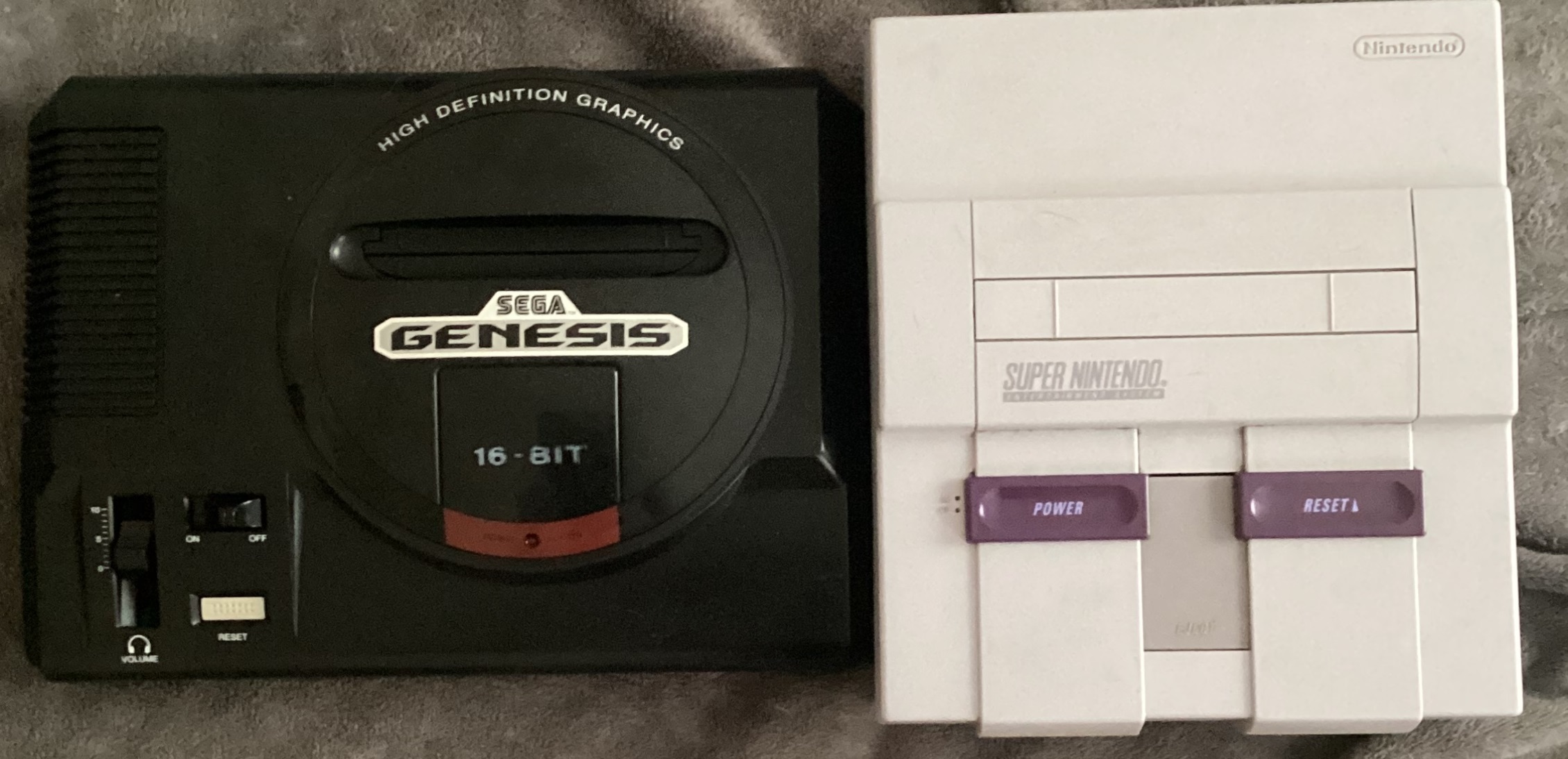 Side by side view of Sega Genesis and Super Nintendo